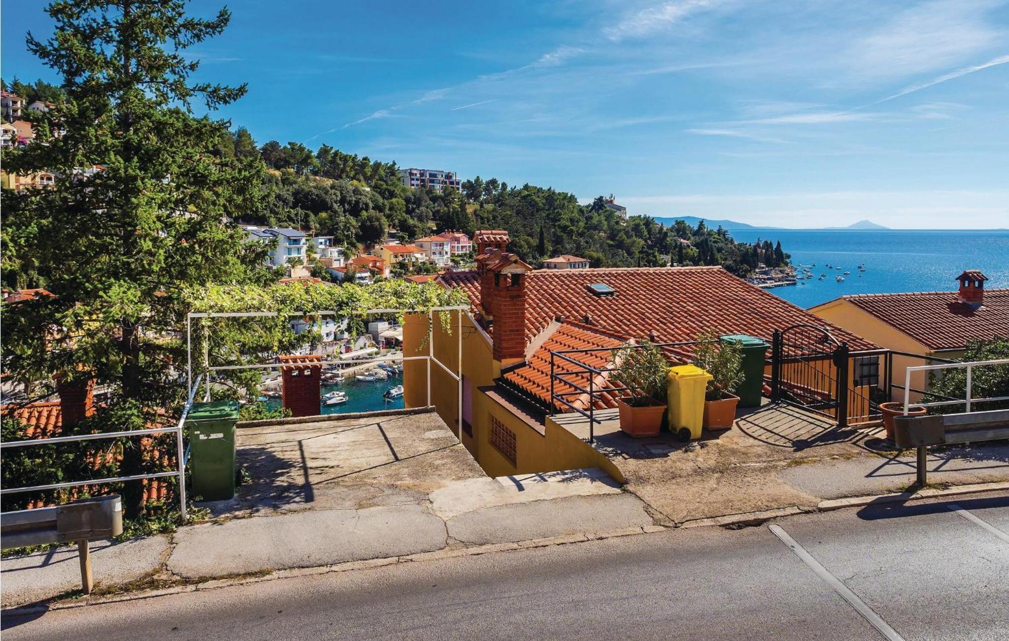 Lovely Apartment In Rabac With Kitchen Εξωτερικό φωτογραφία